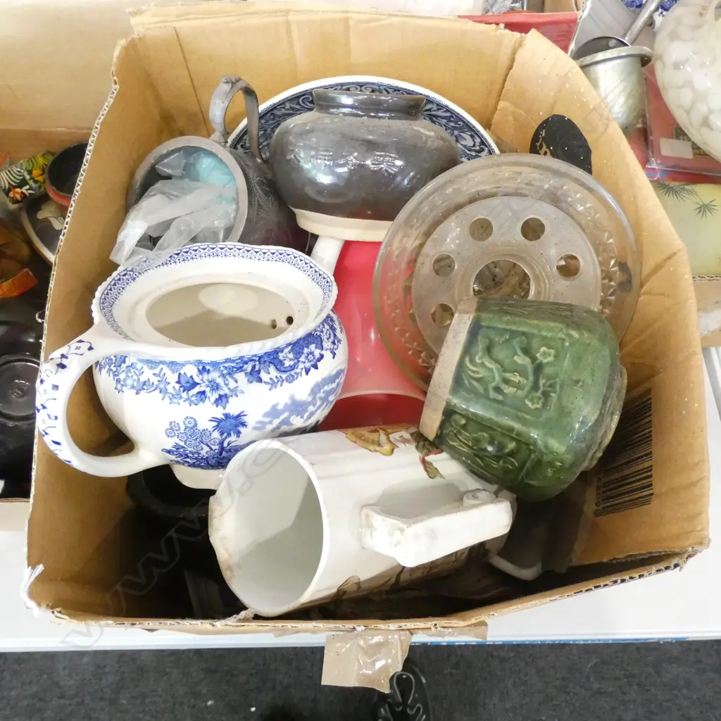 BOX LOT ASST. B/W CERAMICS / GINGER JARS ETC Image 1++