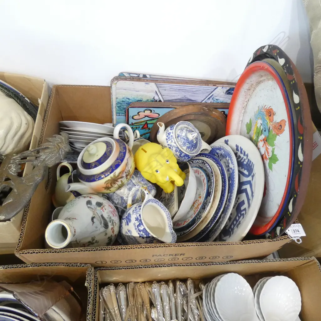 BOX LOT ASST. B/W CERAMICS ETC Image 1++