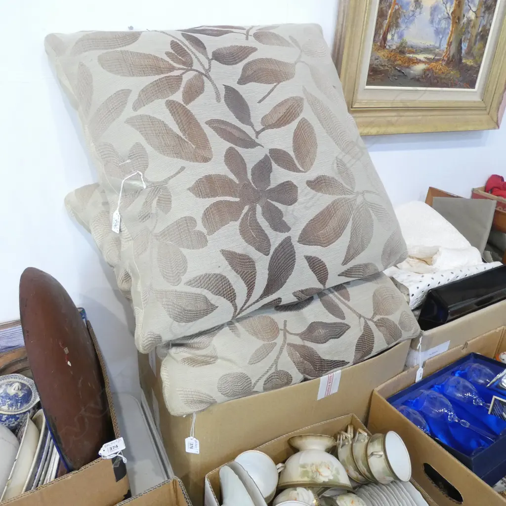 BOX LOT ASST. PLATES & CUPS + 2 CUSHIONS Image 1++