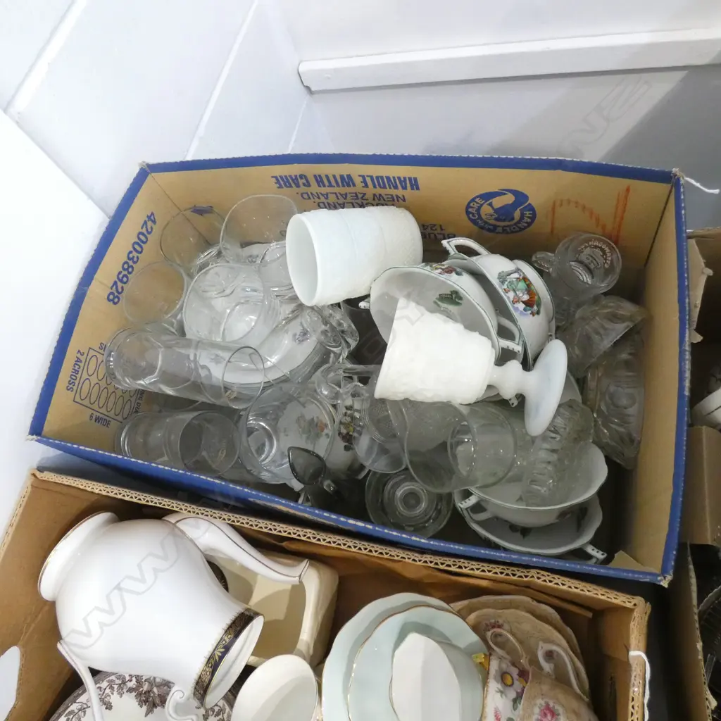 BOX LOT ASST CHINA & GLASS Image 1++