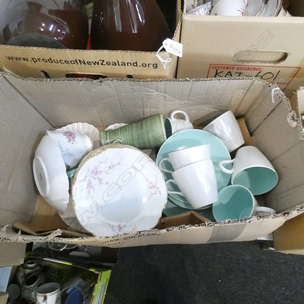 BOX ASST CHINA & POTTERY INCL. POOLE TWINTONE / HUTSCHENREUTHER / RA ETC Image 1++