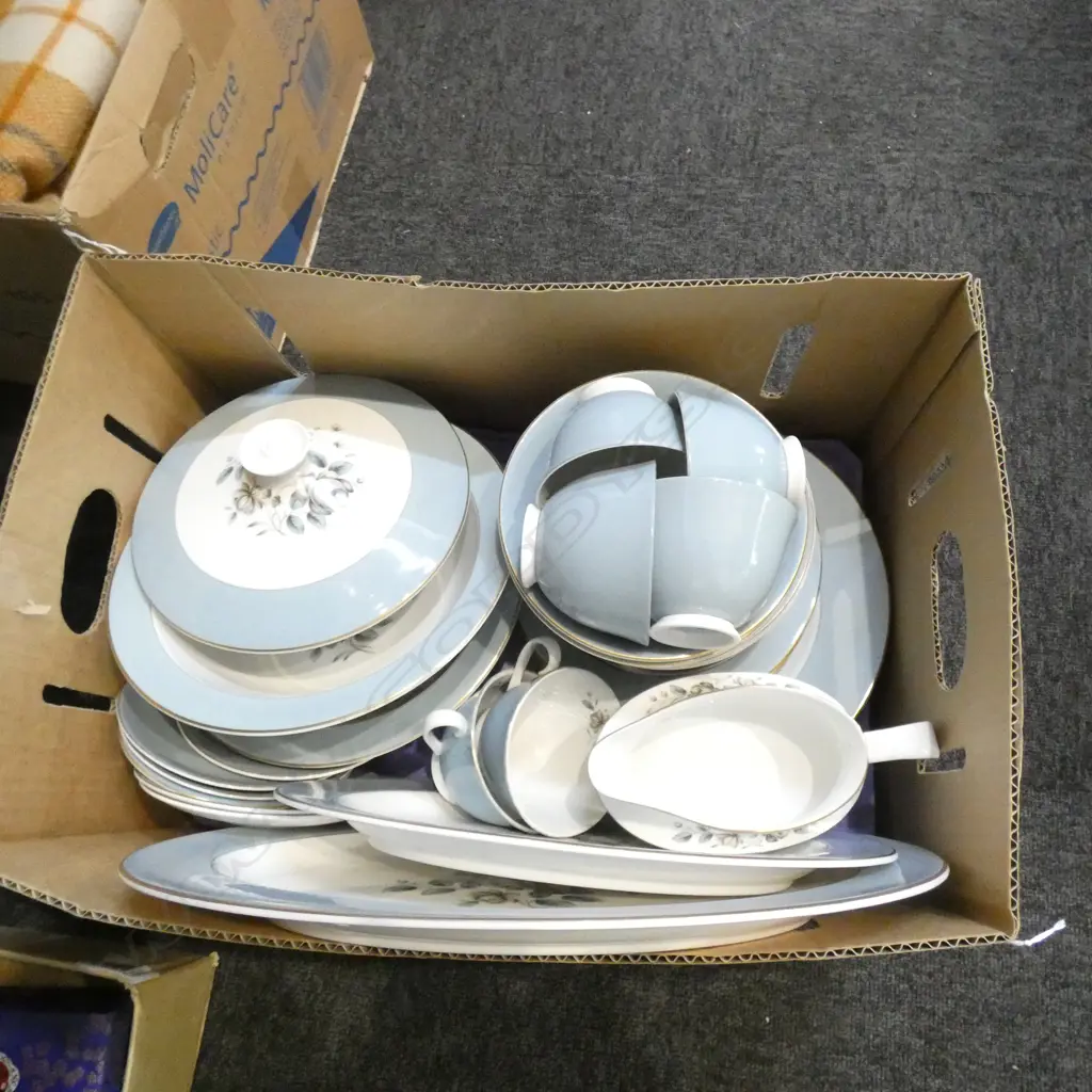 LARGE ROYAL DOULTON 'ROSE ELEGANS' PART DINNER SERVICE Image 1++