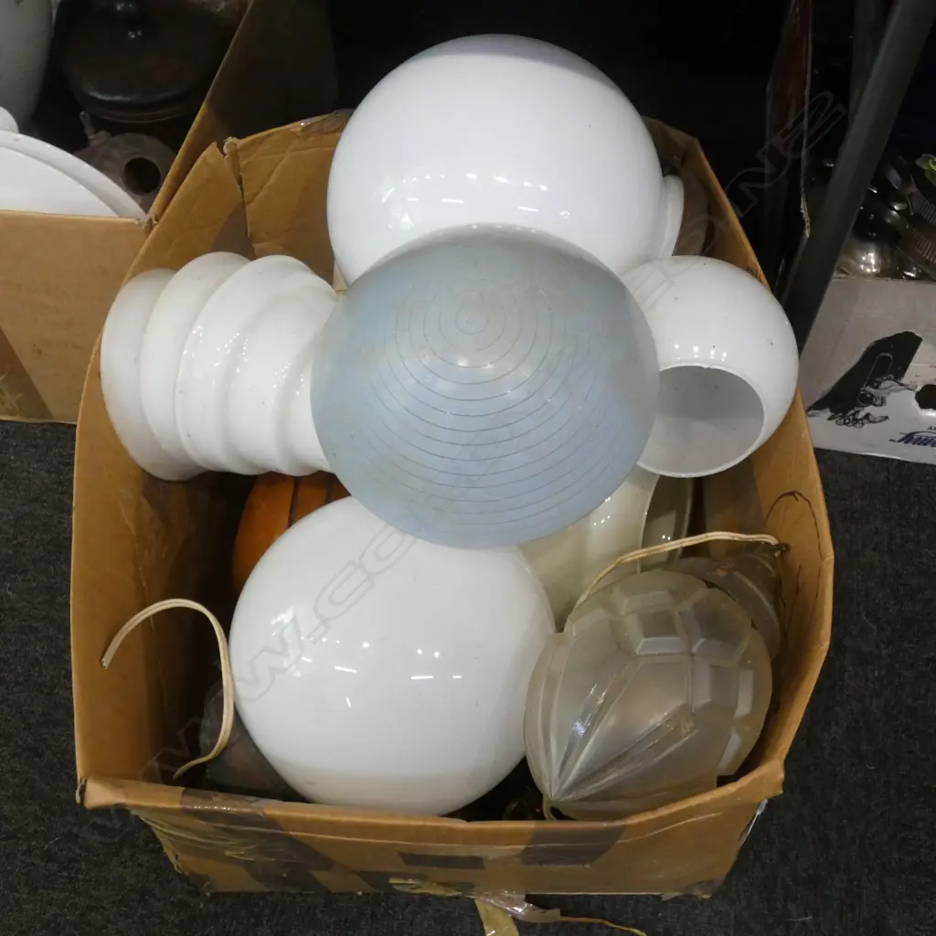 BOX LOT ART DECO LIGHT SHADES, FITTINGS ETC Image 1++