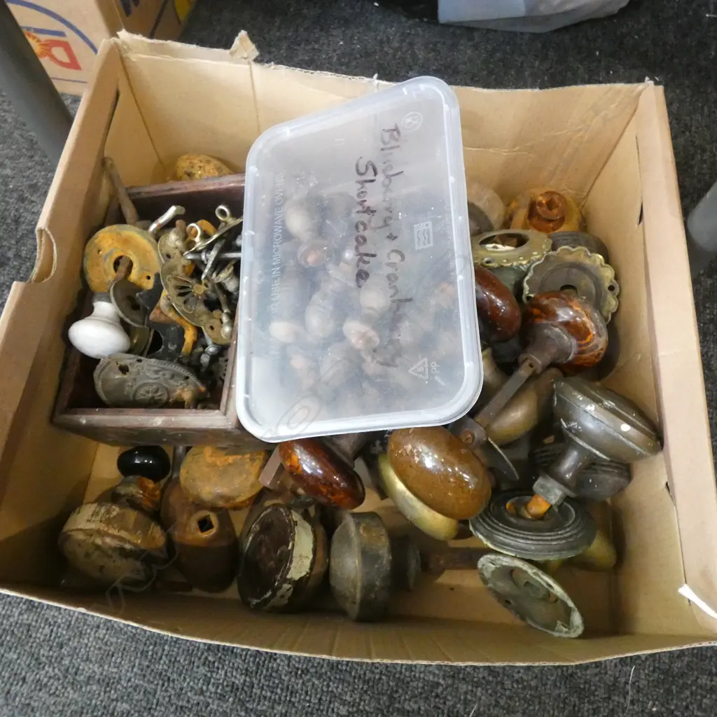 BOX LOT VINTAGE DOOR KNOBS ETC Image 1++
