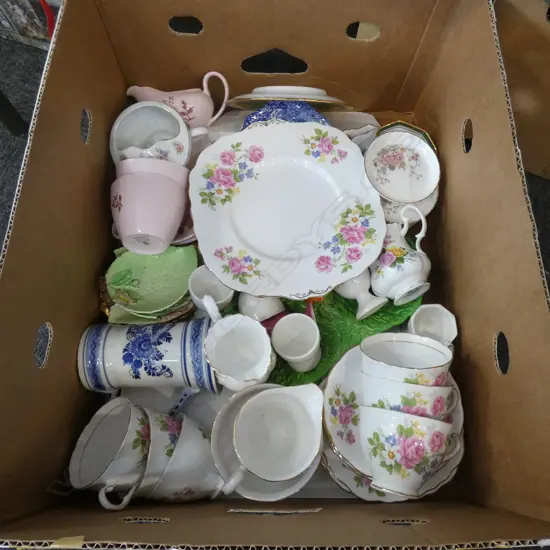 BOX LOT ASST CHINA INCL COLCLOUGH SET / CARLTON WARE ETC