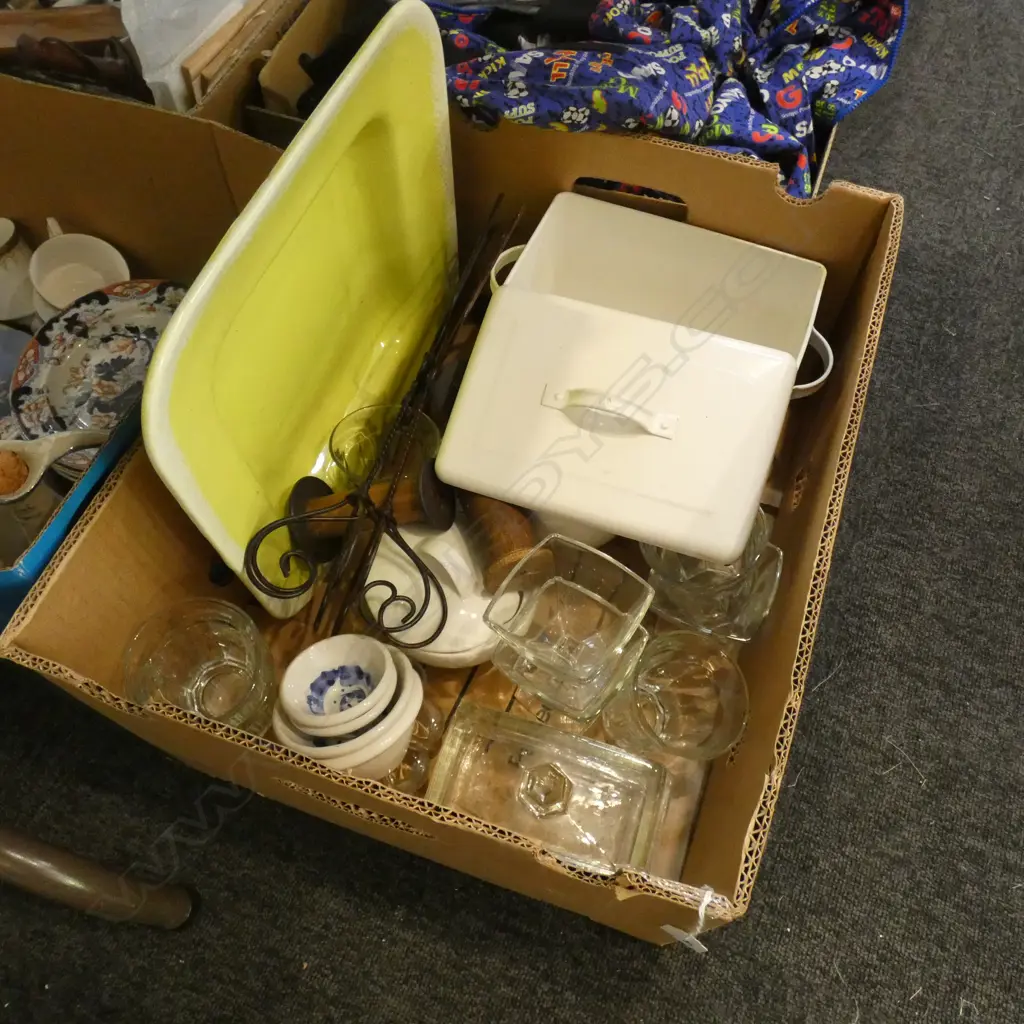 BOX LOT ASST. KITCHENALIA Image 1++