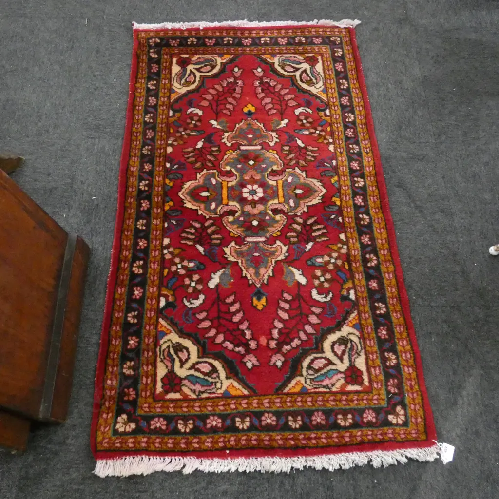 A HAND KNOTTED WEST IRANIAN HAMADAN RUG 1.35 x 0.75m Image 1++