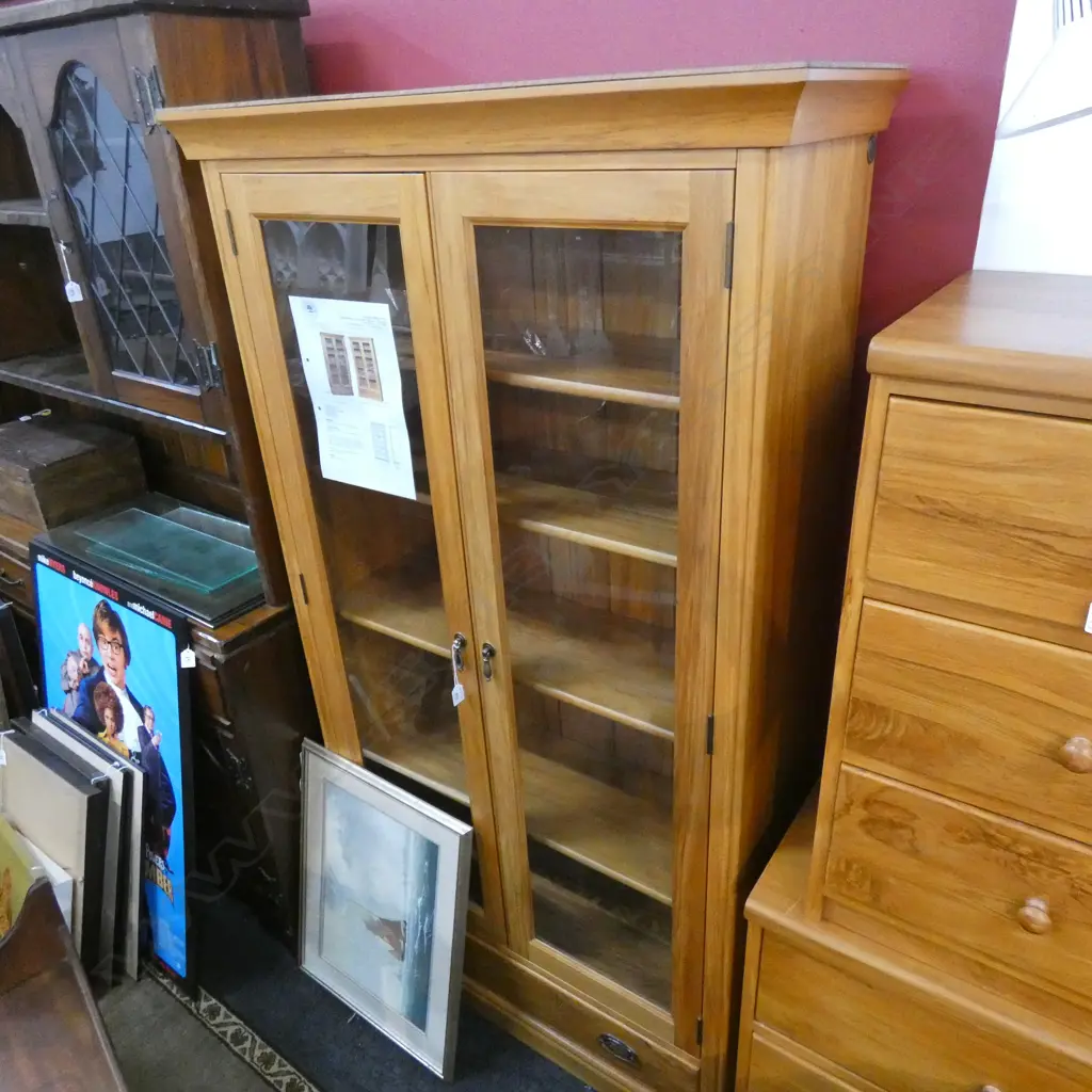 DAVIES FURNITURE SOLID RIMU DISPLAY UNIT... Image 1++