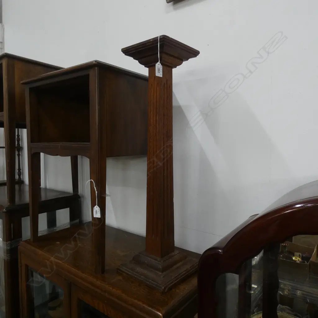 OAK PEDESTAL PLANT STAND H. 690MM Image 1++