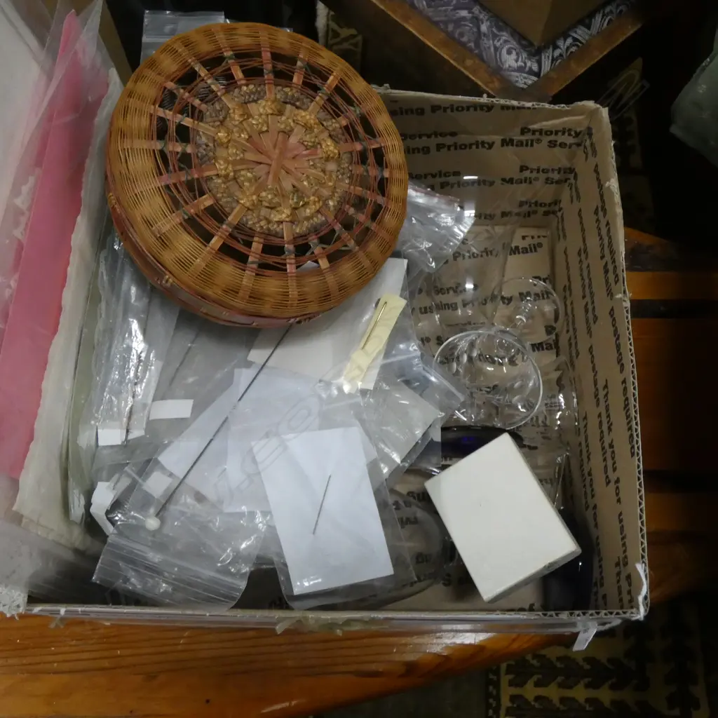 BOX LOT VINTAGE HAT PINS / LACE / GLASSWARE / CHINESE 1930S WOVEN SEWING BASKETS Image 1++