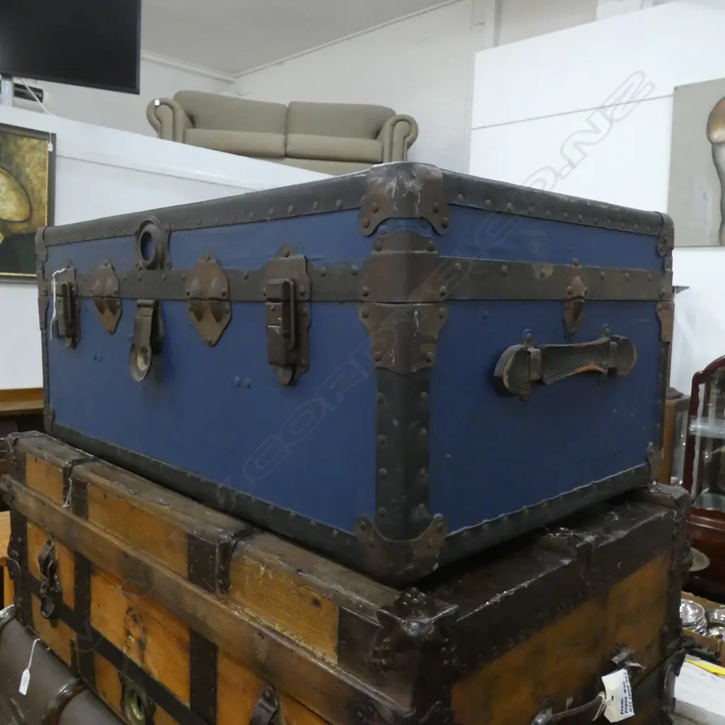 	VINTAGE BLUE TRUNK LEATHER SIDE HANDLE W.860mm Image 1++