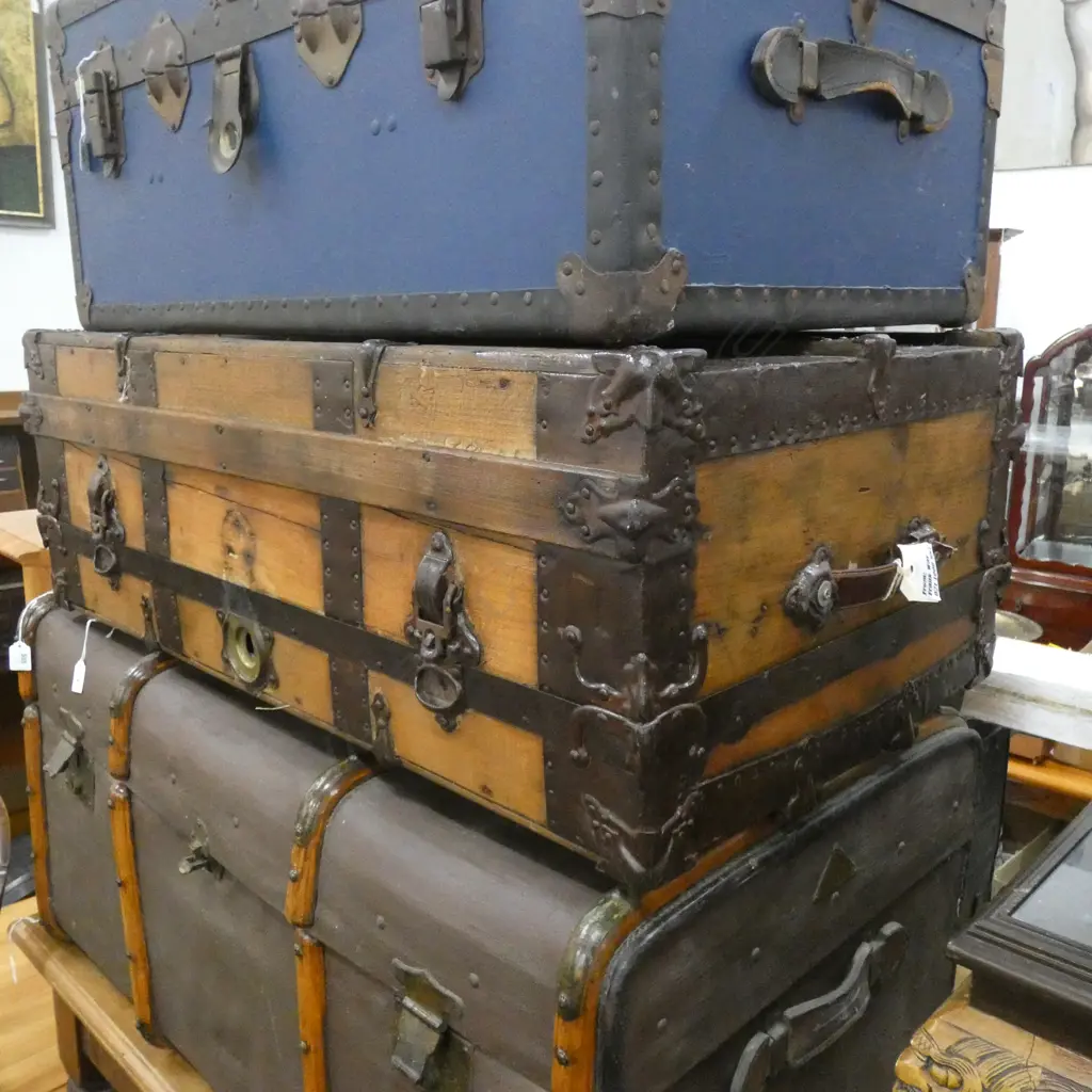 COLONIAL TRUNK WOOD W IRON STRAPPING Image 1++