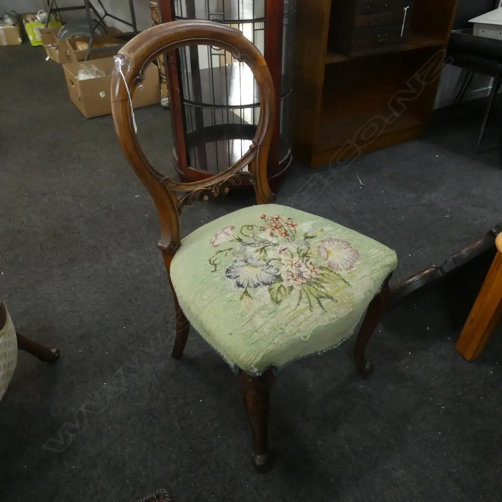 VICTORIAN BALLOON BACKED TAPESTRY CHAIR - CHAIR TO TAPESTRY  Image 1++