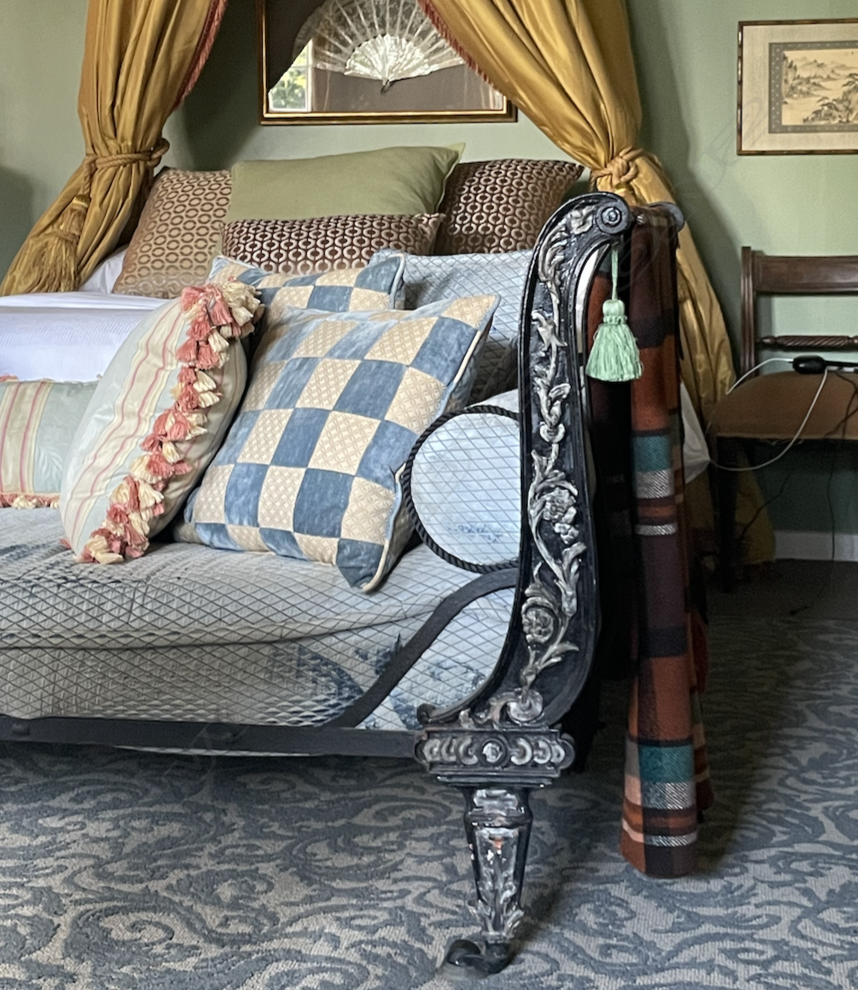REGENCY PERIOD CAST IRON DAYBED w.SOME ASST. CUSHIONS Image 1++