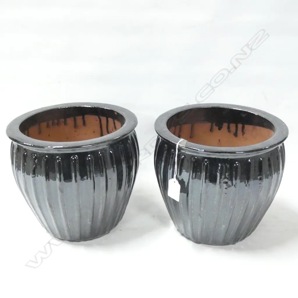 PR BLACK GLAZED GARDEN POTS WITH RIDGED DESIGN DIA 225 X H 210MM Image 1++