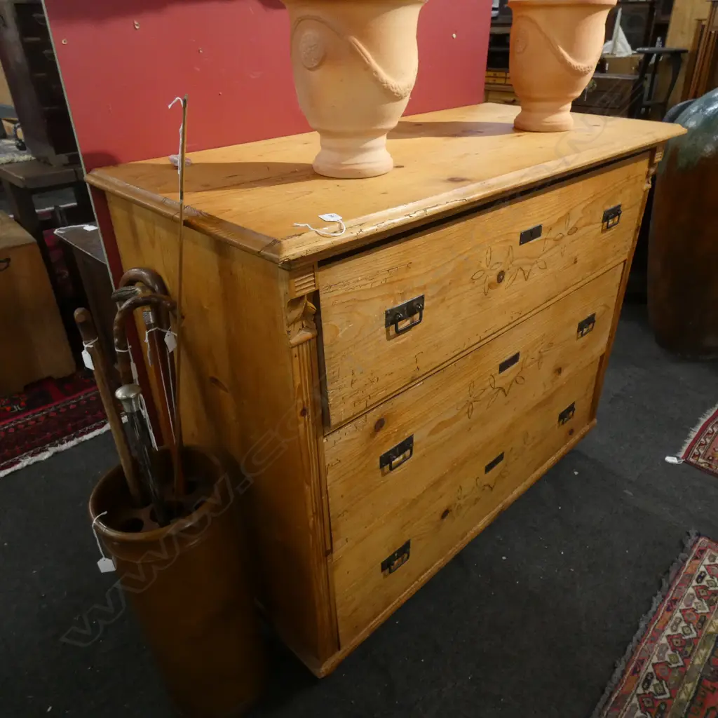 19THC COUNTRY PINE CHEST OF DRAWERS Image 1++