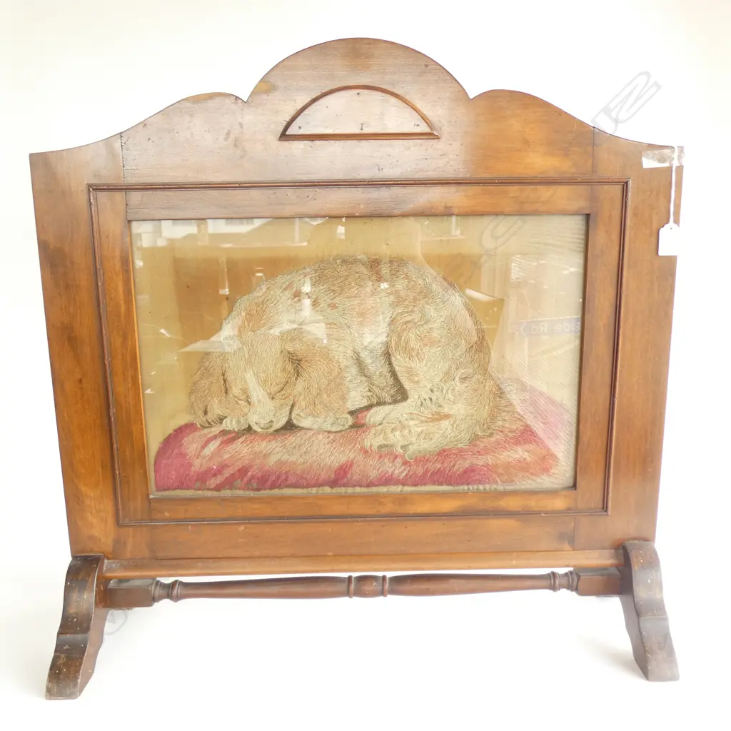 SLEEPING DOG EMBROIDERED VINTAGE FIRESCREEN W.730mm Image 1++