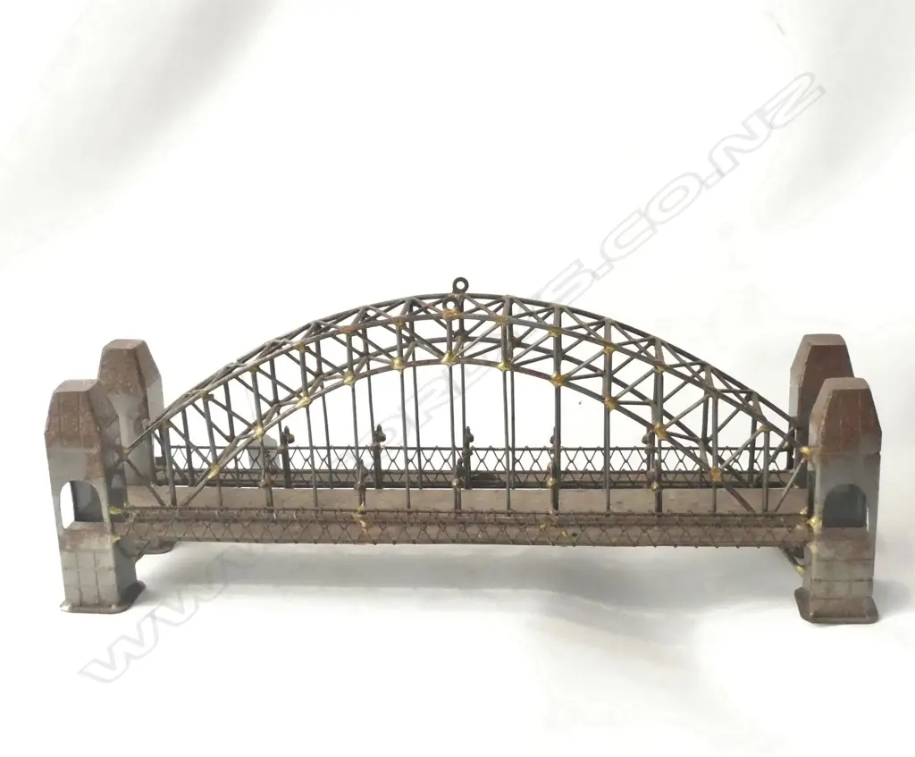 OLD TINKER BUILT IRON ARCHED BRIDGE WITH LAMPS L.550mm + BOOK Image 1++