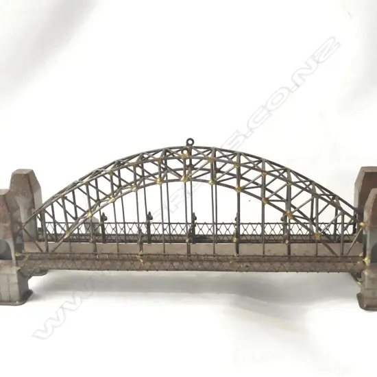 OLD TINKER BUILT IRON ARCHED BRIDGE WITH LAMPS L.550mm + BOOK
