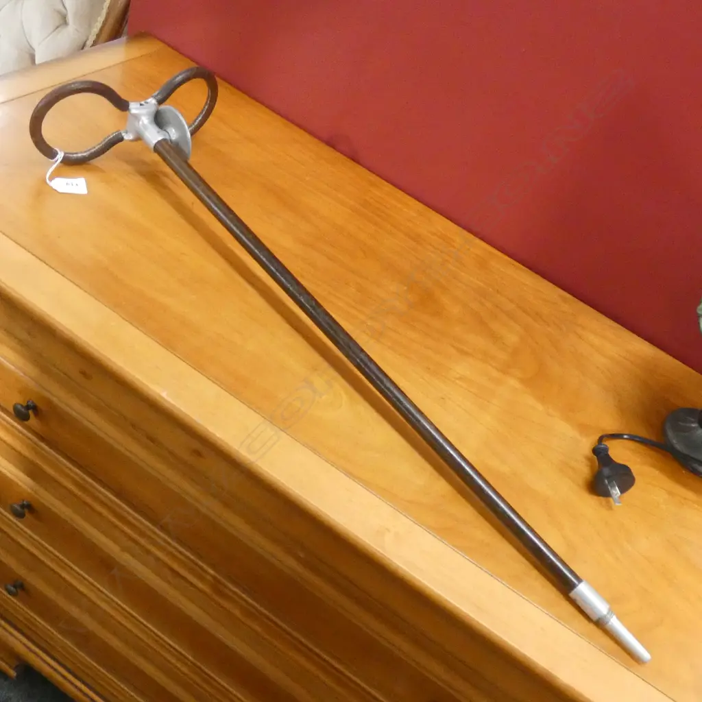 PORTABLE FOLDING SHOOTING STICK Image 1++