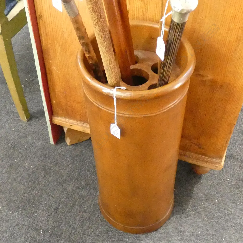 ROUND TIMBER WALKING STICK STAND H.580mm Image 1++