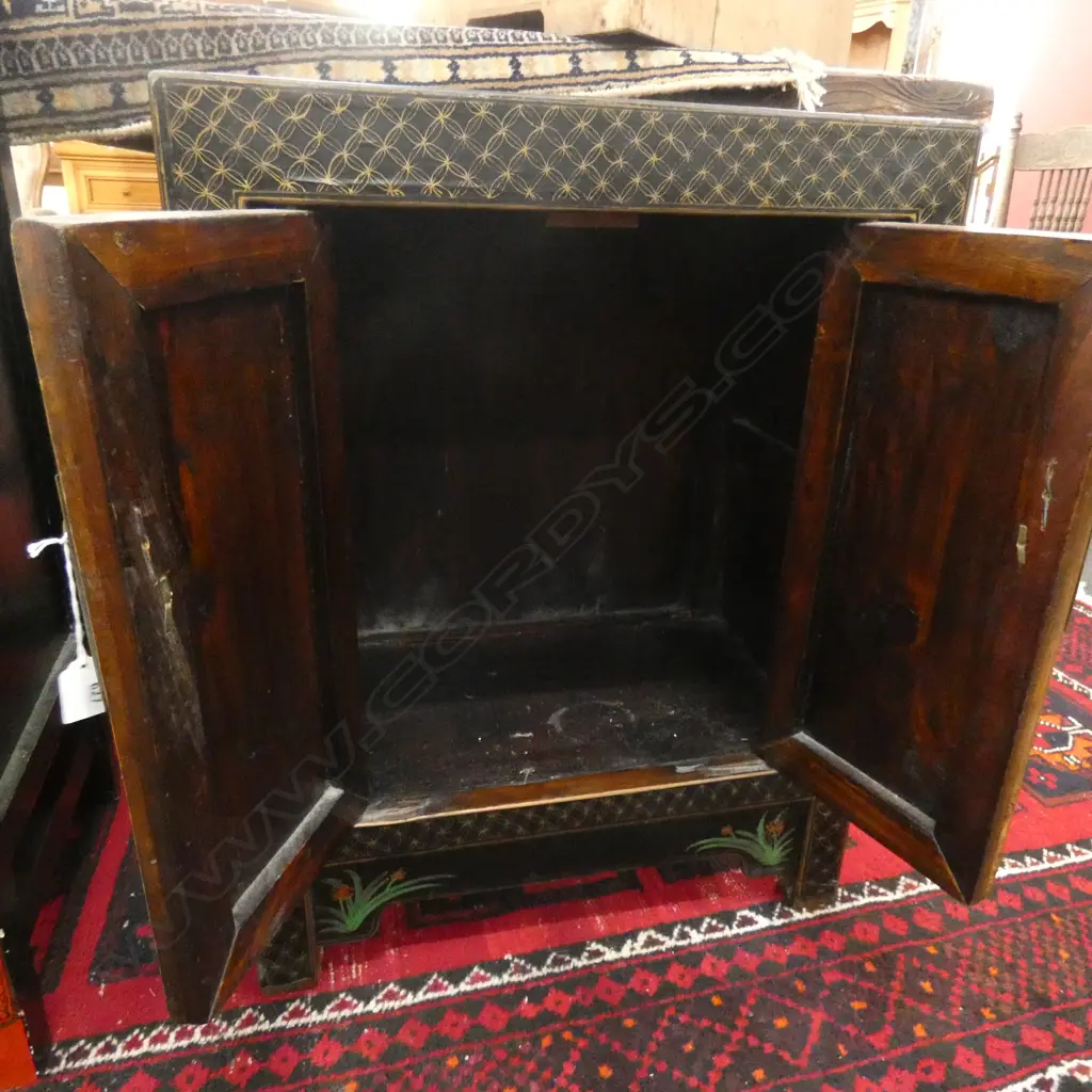 BLACK LACQUERED CHINESE CABINET w. PAINTED CHILDREN Image 1++