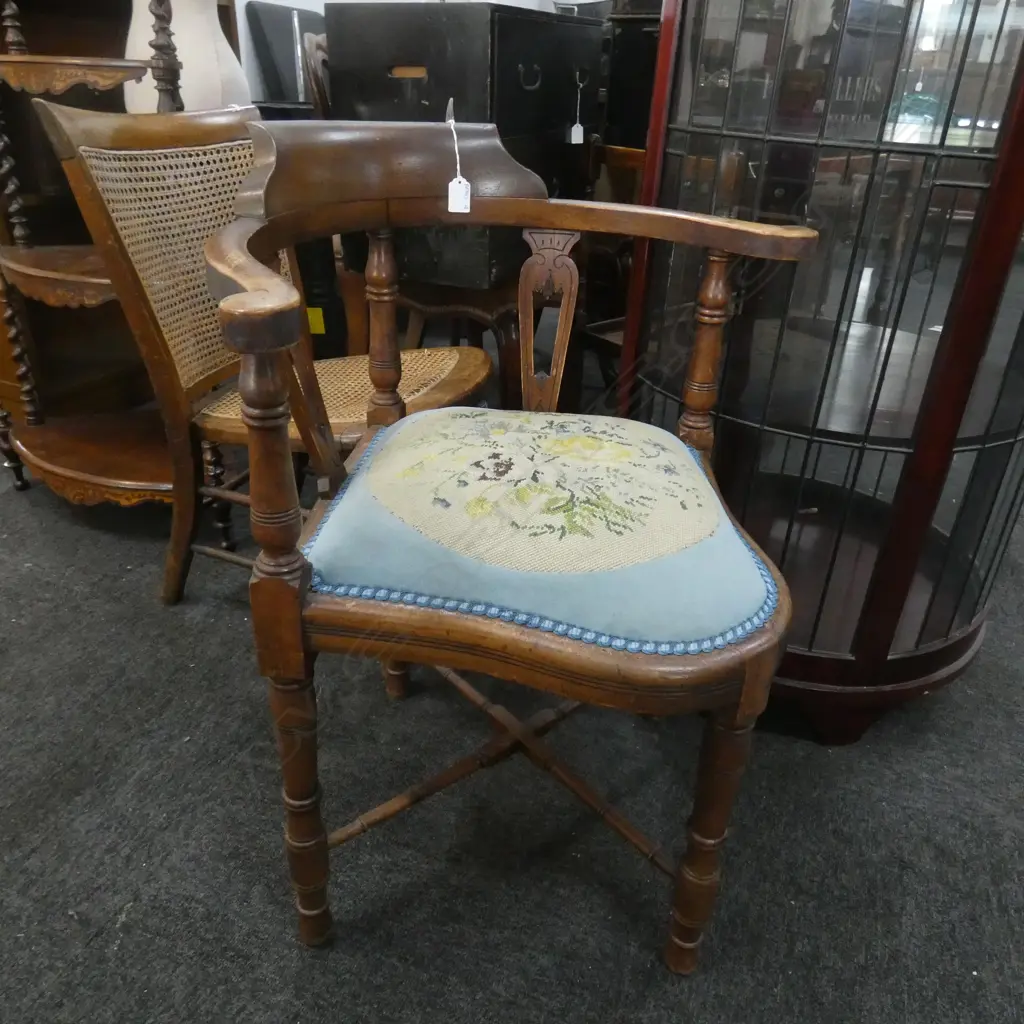 VICTORIAN TAPESTRY CORNER CHAIR  Image 1++