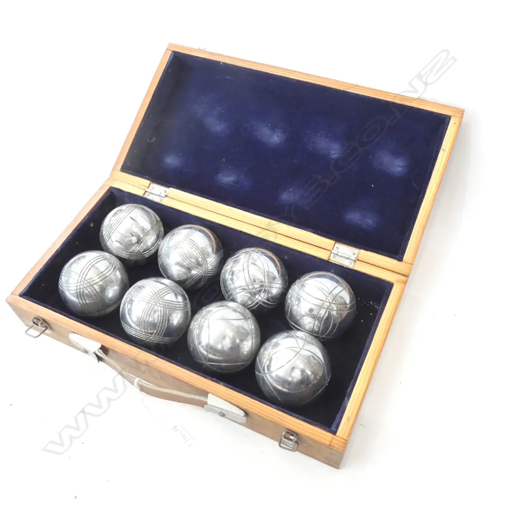 CASED SET OF 8 BOULES Image 1++