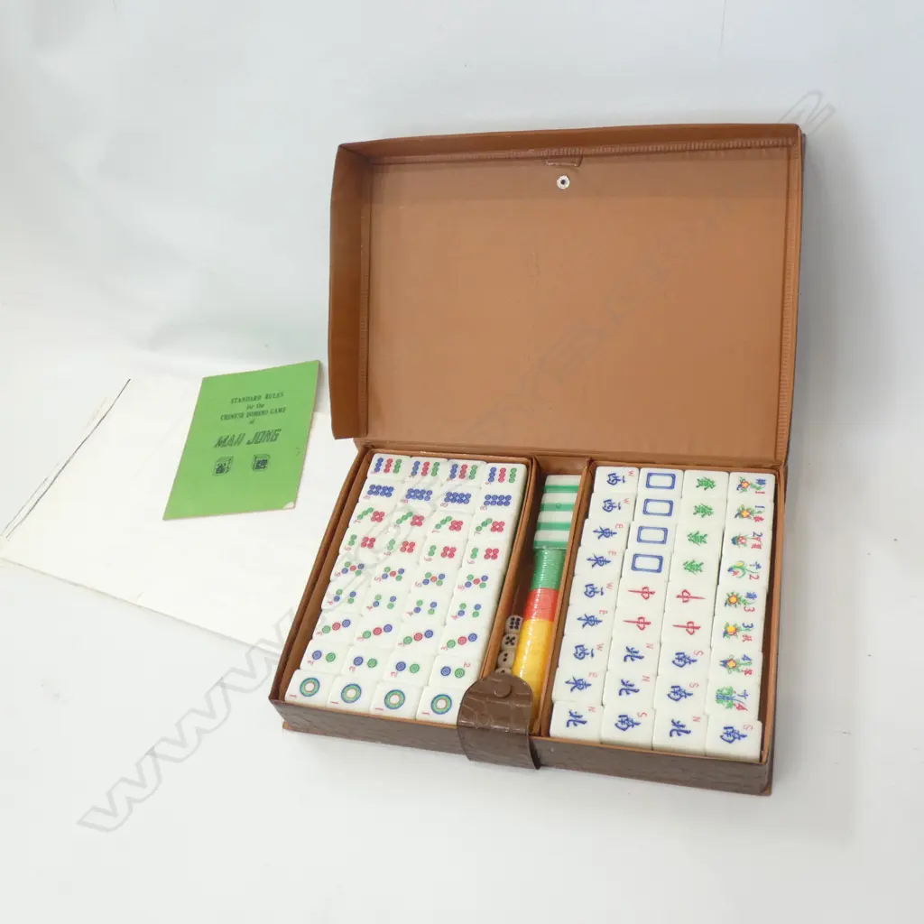 VINTAGE CASED MAH JONG SET Image 1++