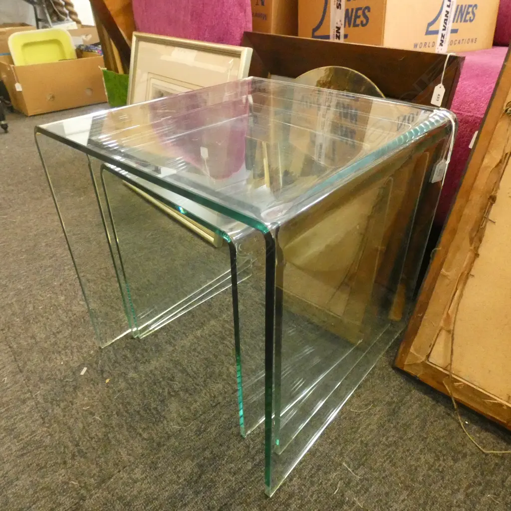 3 GLASS NESTING TABLES... Image 1++
