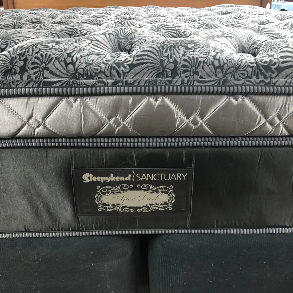 SLEEPYHEAD 'SCANTUARY' KING BED MATTRESS & SPLIT BASE Image 1++