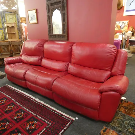 1 BIG RED LEATHER RECLINING LOUNGE SUITE