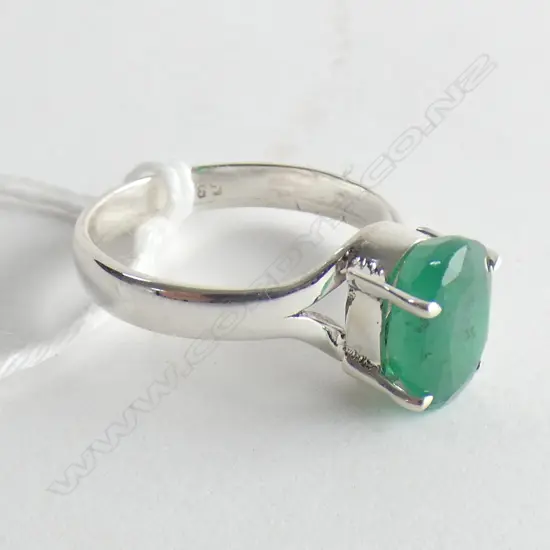 EMERALD & 925 SILVER RING 