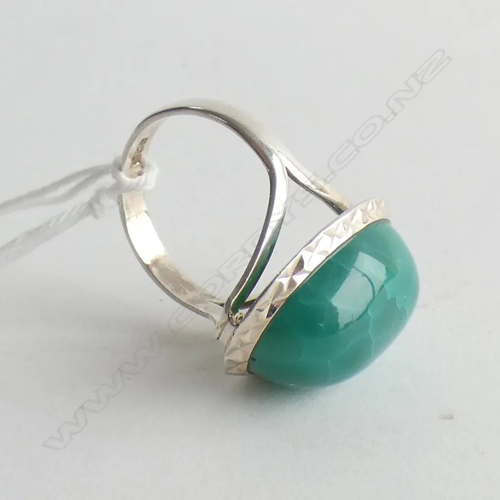 GREEN COLOURED STONE & 925 SILVER RING Image 1++