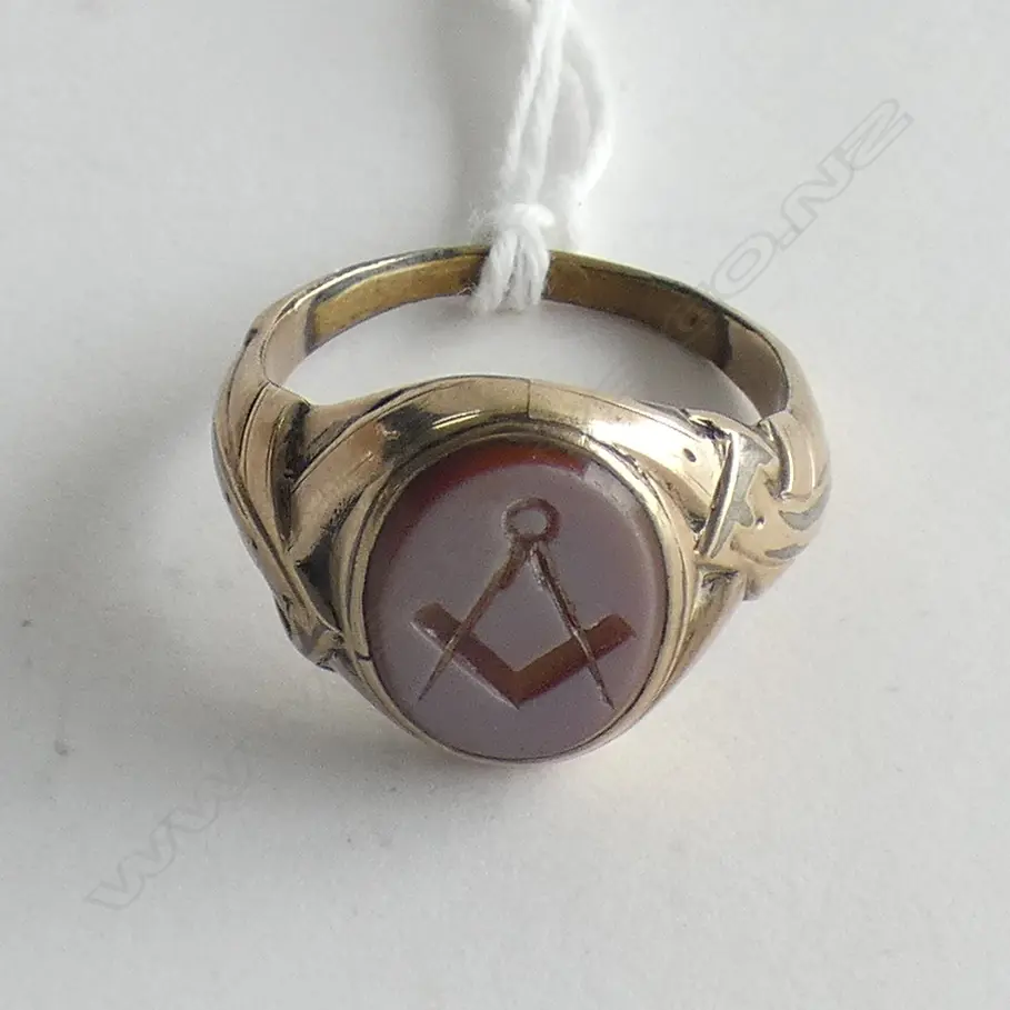 C1900 MASONIC RING ENGRAVED CHALCEDONY PANEL. GOLD? Image 1++