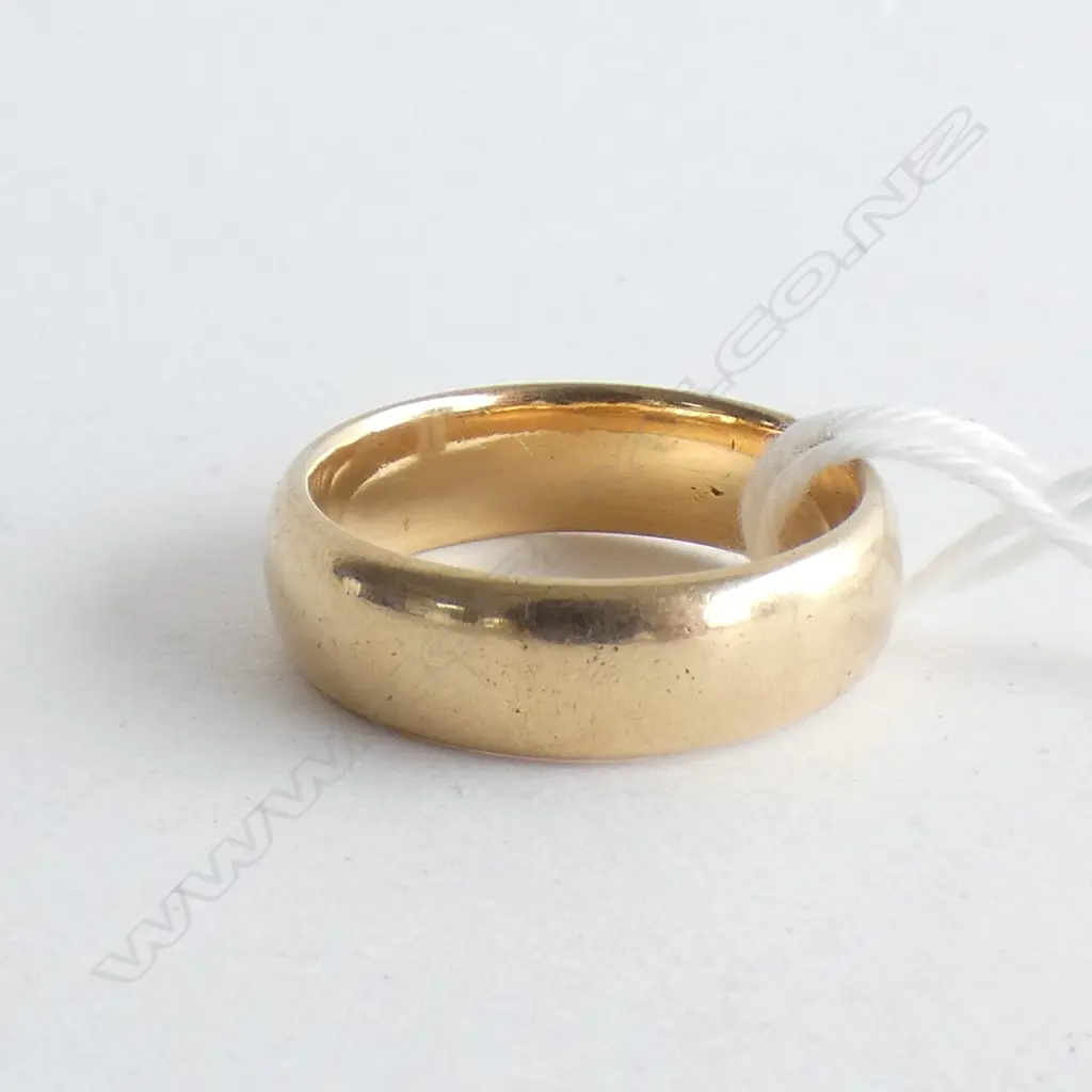 18CT WEDDER RING 8.8 GRAMS Image 1++