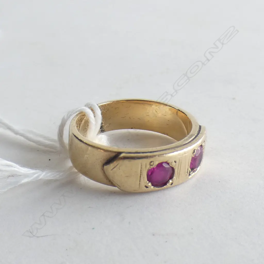 OLD 9CT GOLD BAND RING W 2 RED STONES 5.28gms Image 1++