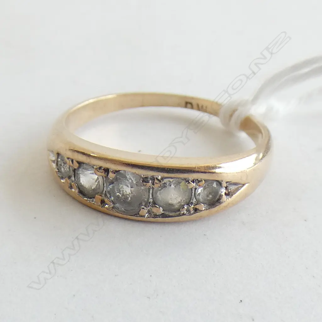 9ct gold 5 stone paste set Eterinty ring Image 1++