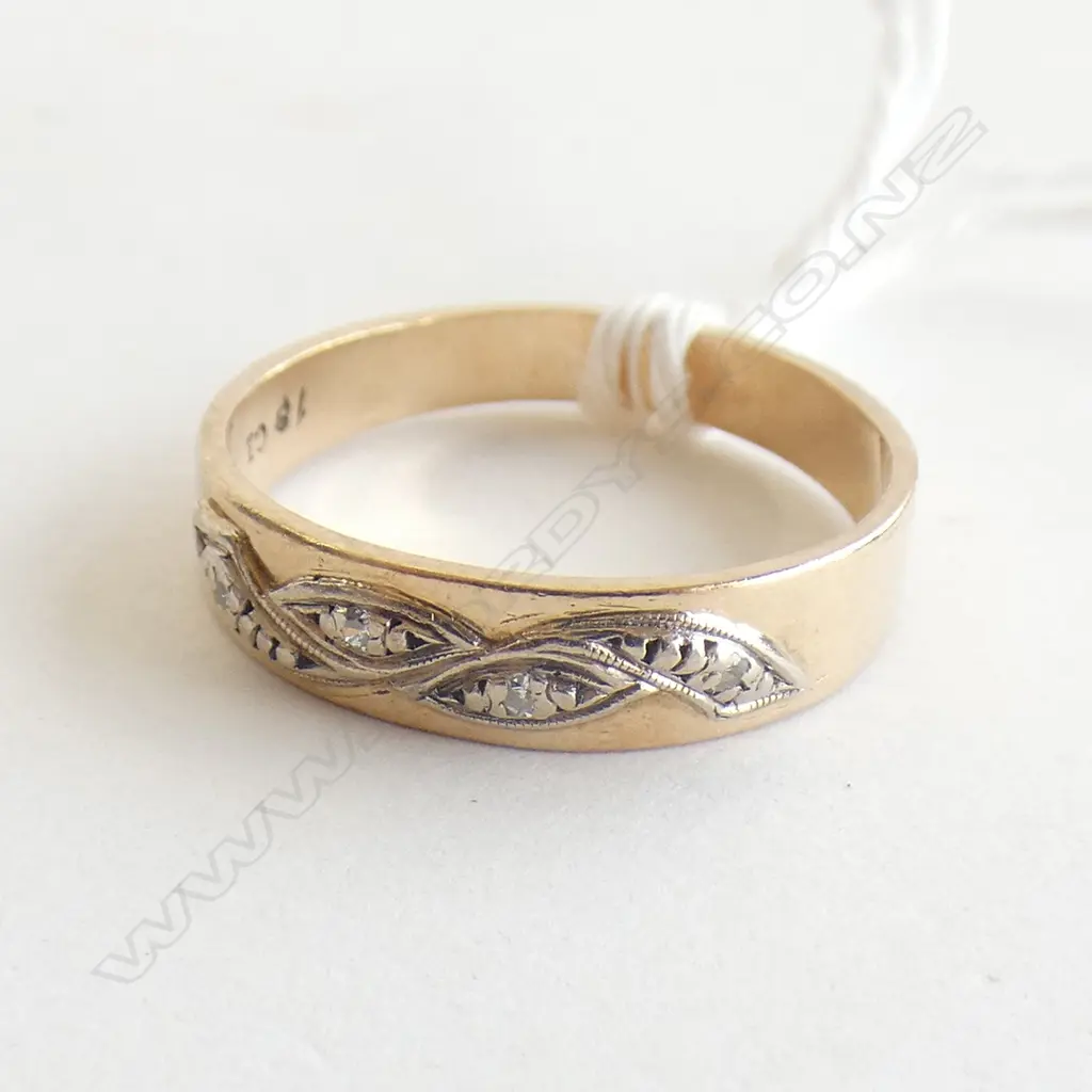18ct gold diamond set band Image 1++