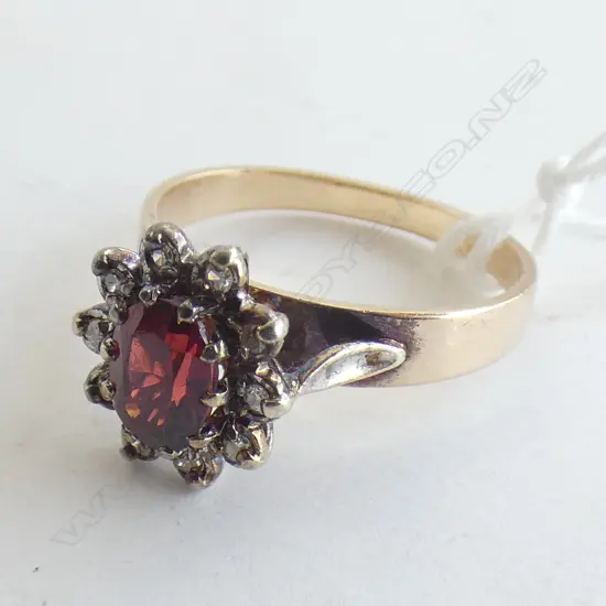 9ct garnet & Diamond cluster ring