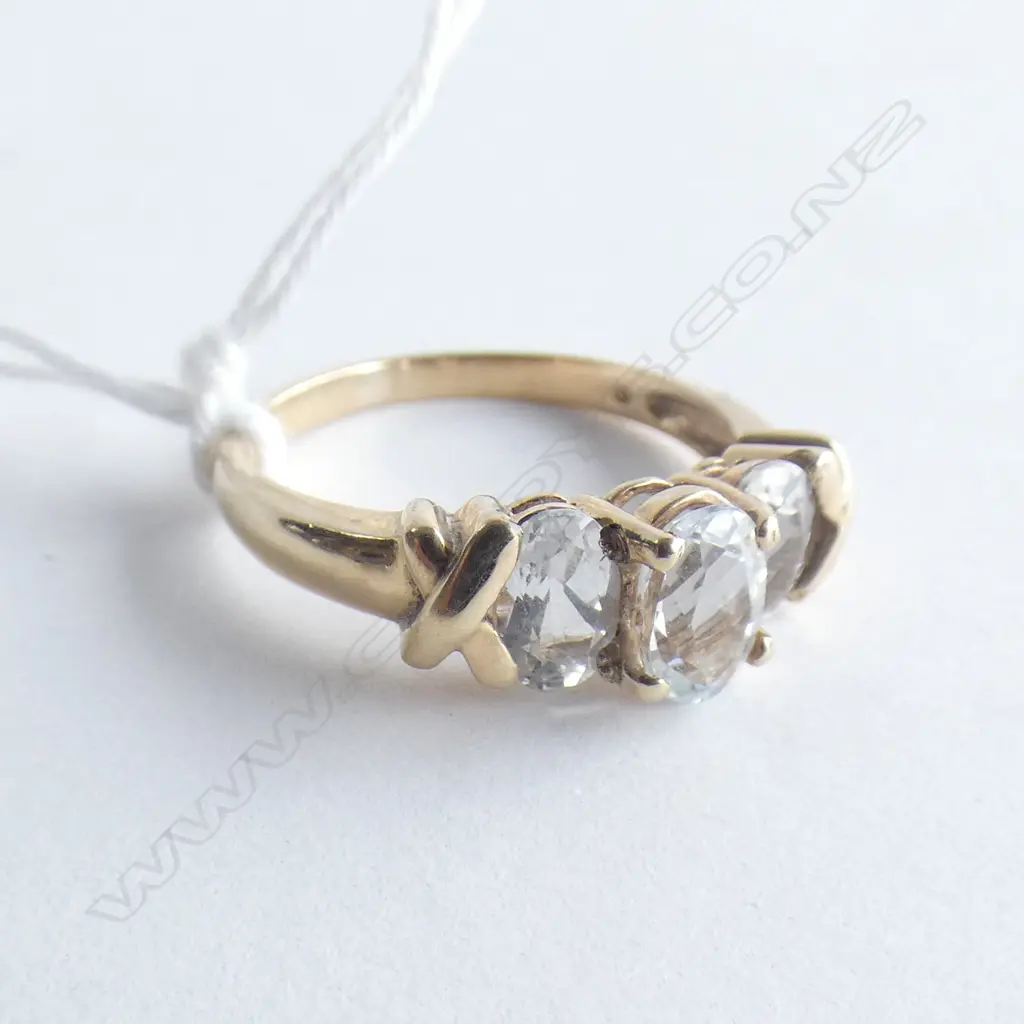 9CT 3 STONE RING FACET CUT OVAL AQUA'S ? 2.8gms Image 1++
