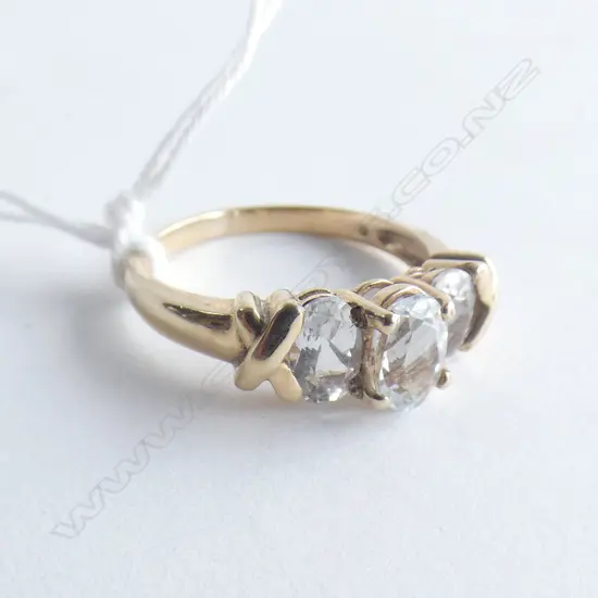 9CT 3 STONE RING FACET CUT OVAL AQUA'S ? 2.8gms