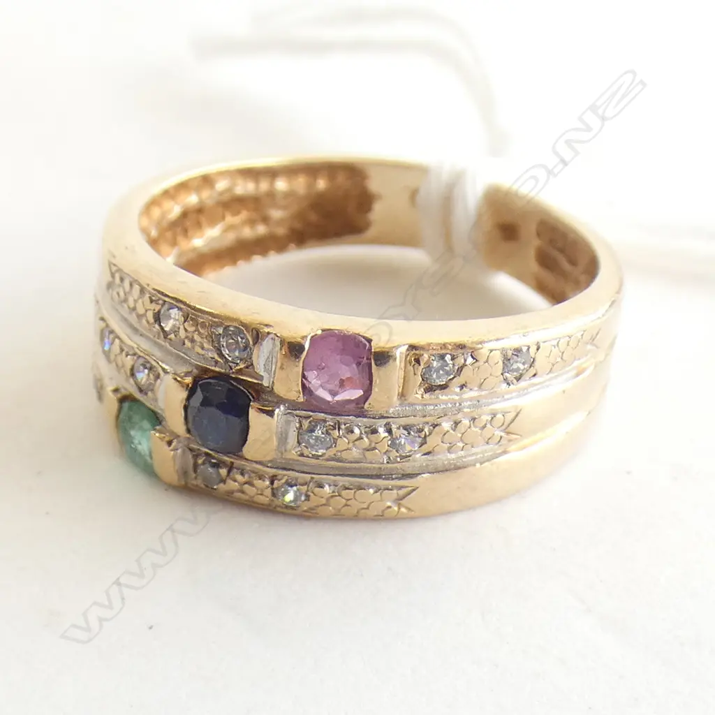 9ct CZ emerald & sapphire dress ring, 3gm Image 1++