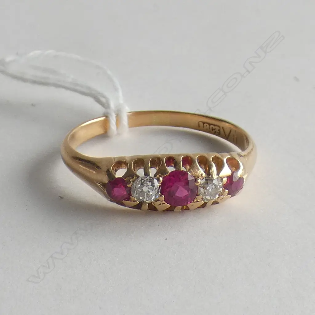ESTATE 18CT FAUX RUBY & DIAMOND 5 STONE RING Image 1++