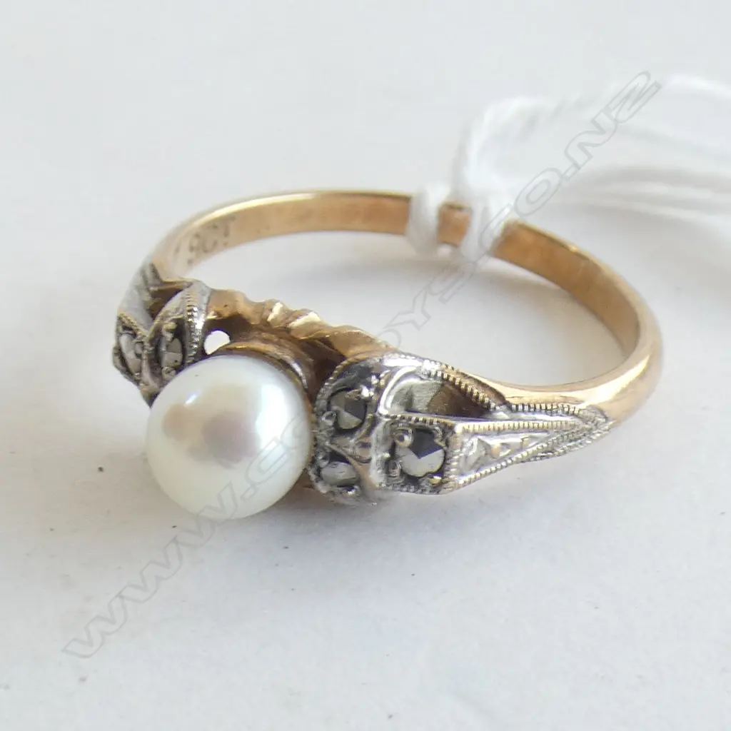 9ct gold and pearl with marcasite ring Image 1++