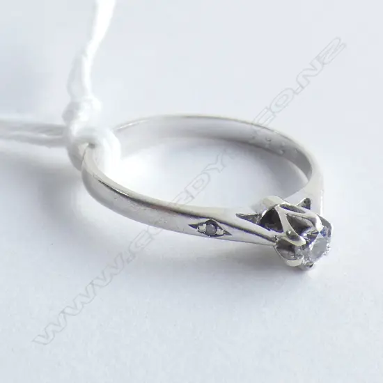 9K WHITE GOLD RING DIAMOND SOLITAIRE
