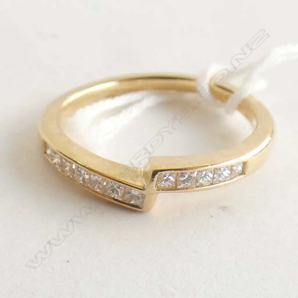 18ct gold & diamond Michael Hill eternity ring Image 1++