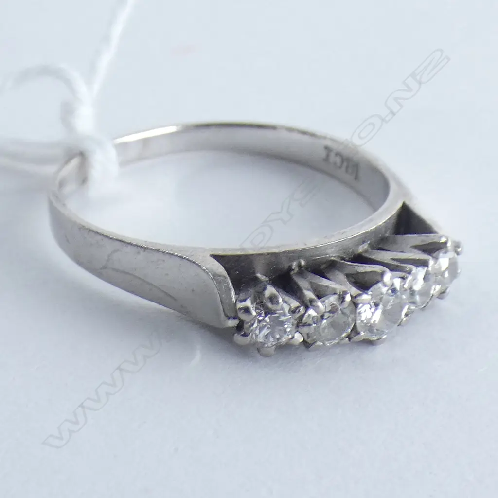 18CT 5 DIAMOND BRIDGE RING 3.5GMS Image 1++