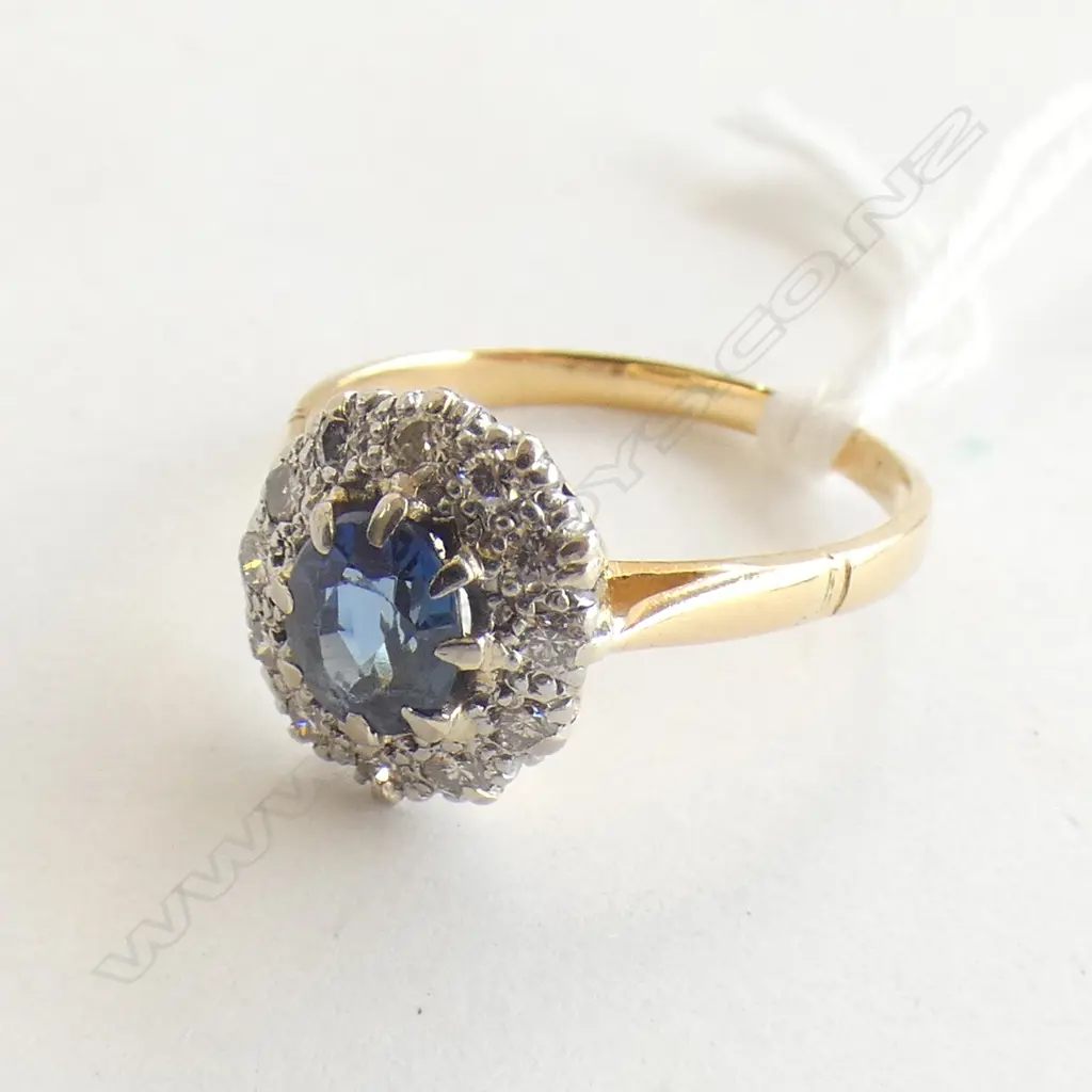 Yellow gold Sapphire & Diamond cluster ring Image 1++