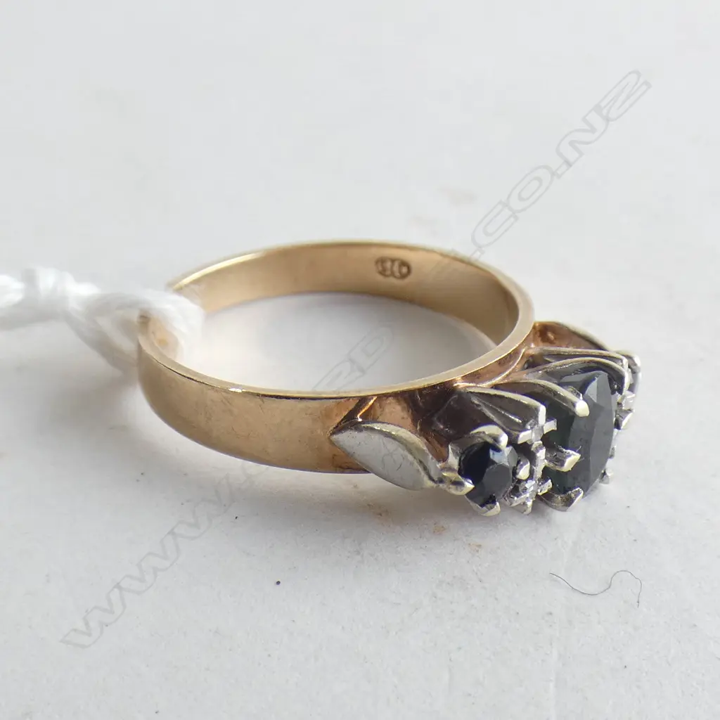 9ct sapphire and diamond ring  Image 1++